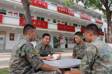 奮力實現建軍一百年奮斗目標 打開強軍事業發展新局面——習近平主席出席軍隊領導干部會議時發表的重要講話在全軍部隊引起強烈反響