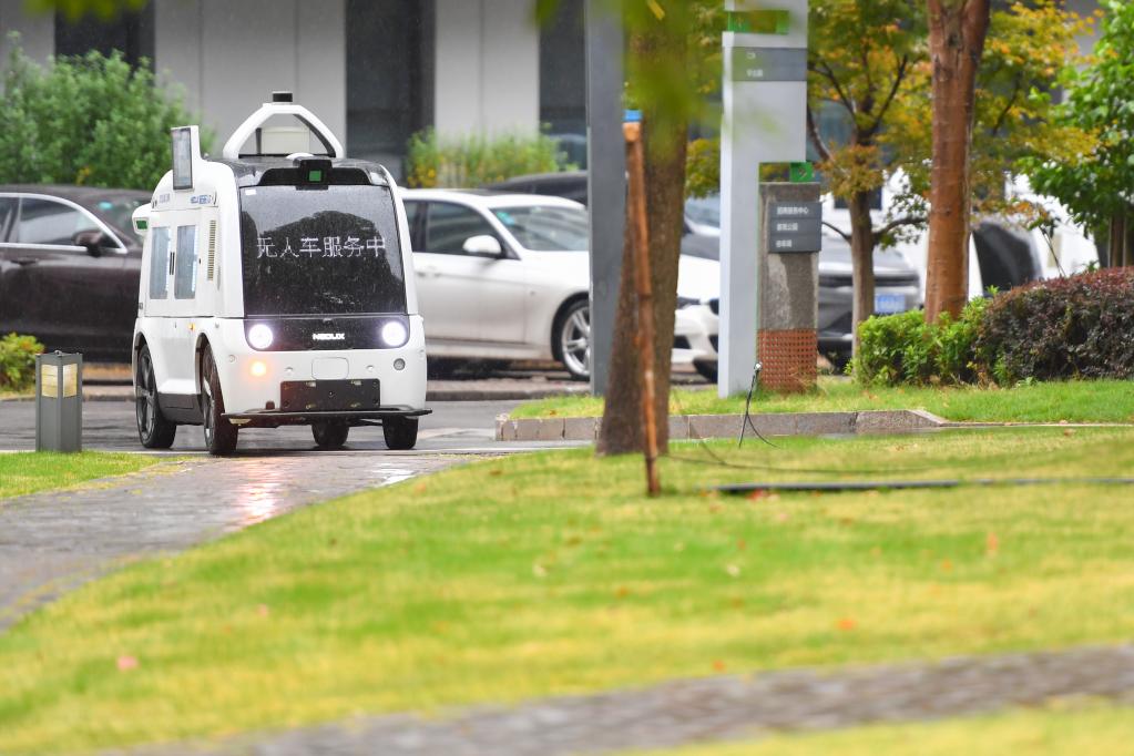 無人駕駛零售車園區“上崗”