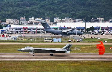 機遇與信心 “藍天盛會”見證中國航空航天發展