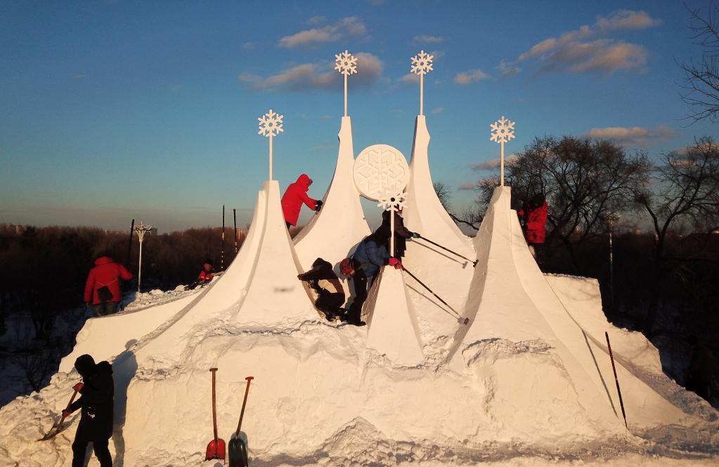 太陽島雪博會雪雕創作進行時