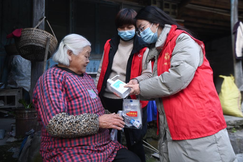 新華全媒＋丨愛心志愿團助力山村“一老一小”醫療保障