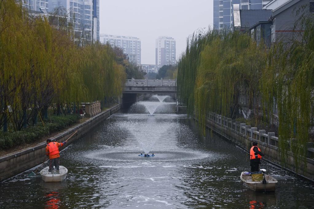 浙江湖州：扮靚美麗河道迎新年