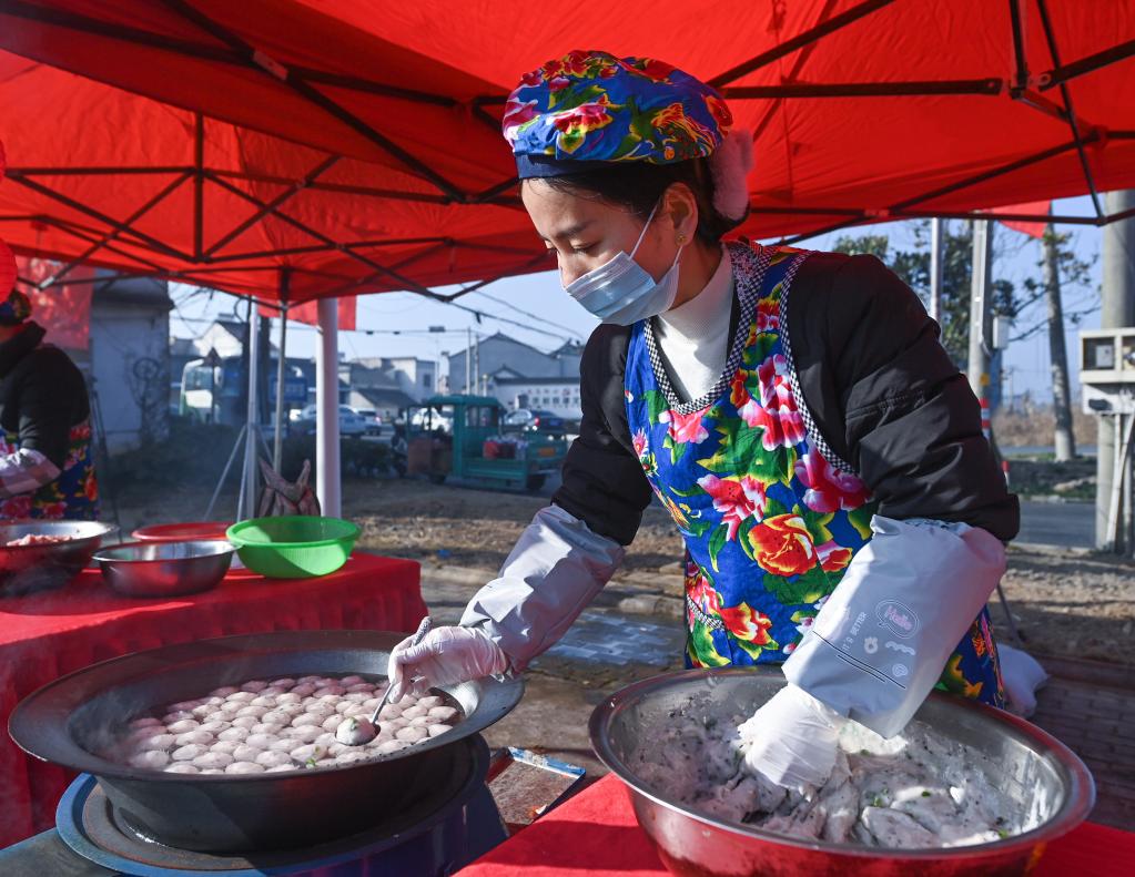 浙江湖州水鄉舉辦“魚湯飯 品豐年”迎新春活動