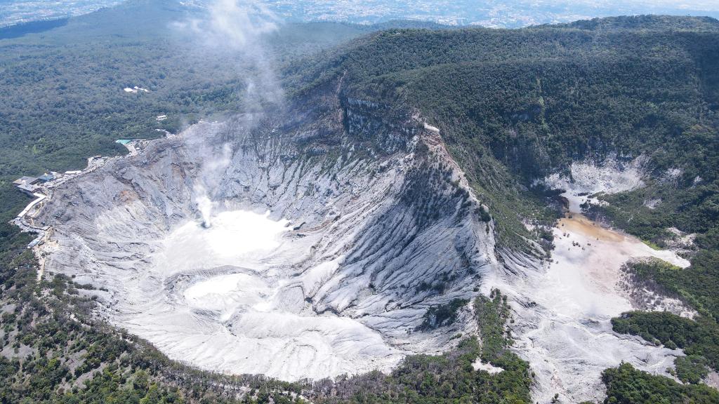 印尼萬隆的覆舟火山