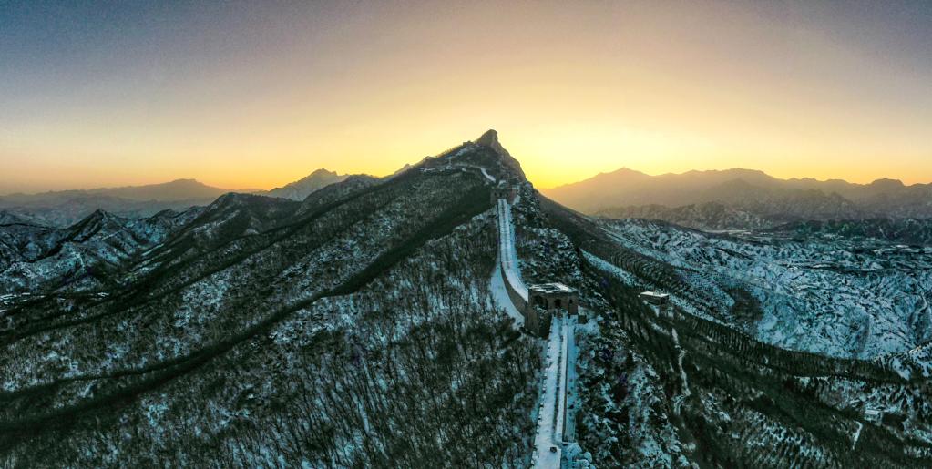 美麗中國丨當雄偉長城遇上皚皚白雪——長城展開水墨畫卷