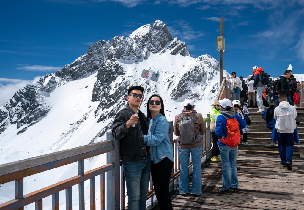 玉龍雪山景區(qū)開啟夏日旅游季