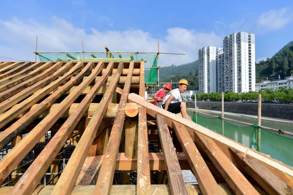 土家吊腳樓：榫卯技藝傳承 展現山鄉風情