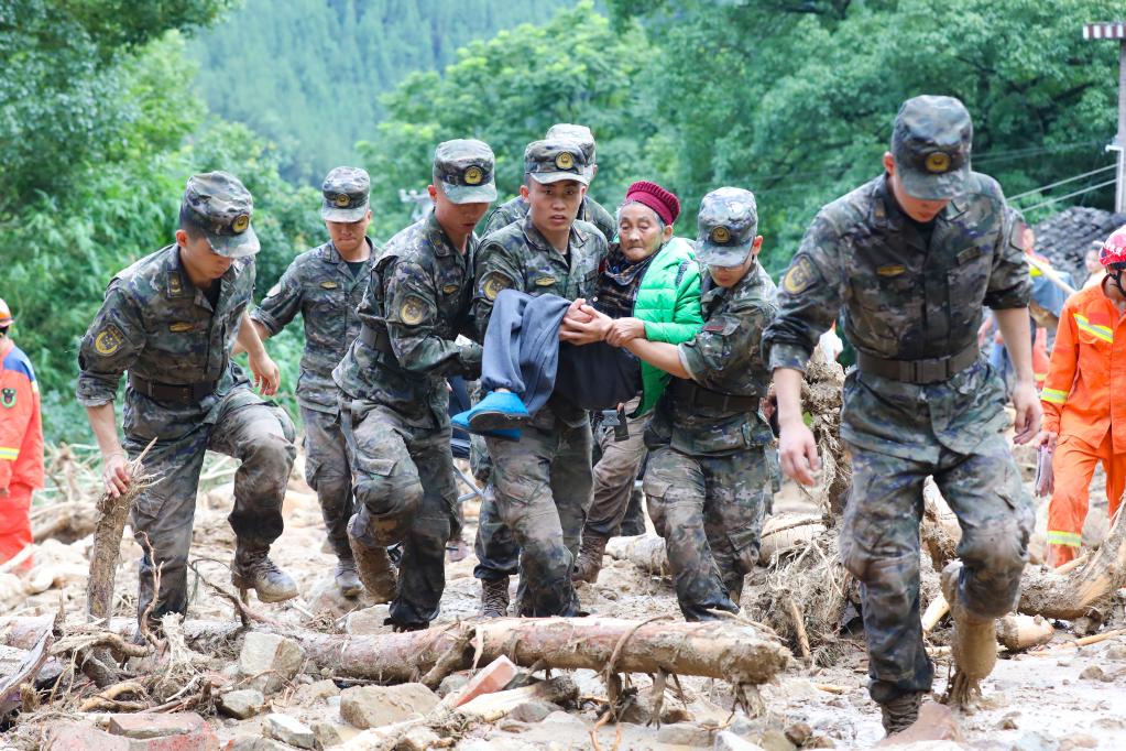 重慶萬州區(qū)長(zhǎng)灘鎮(zhèn)出現(xiàn)特大暴雨