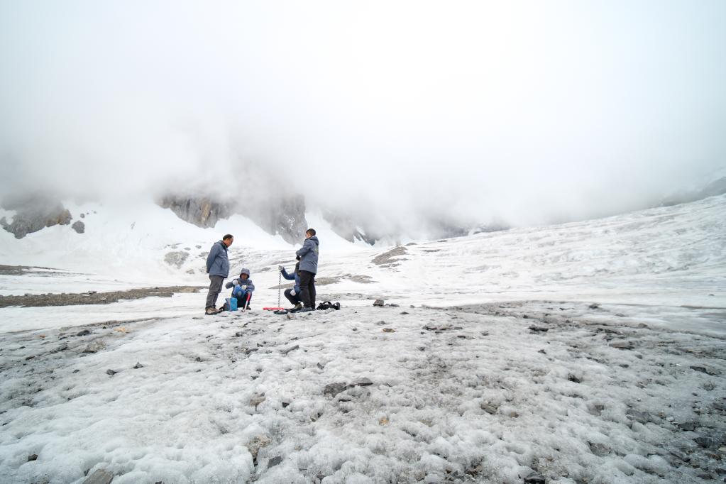 新時代中國調研行·長江篇丨玉龍雪山上的一片雪花，長江里的一滴水