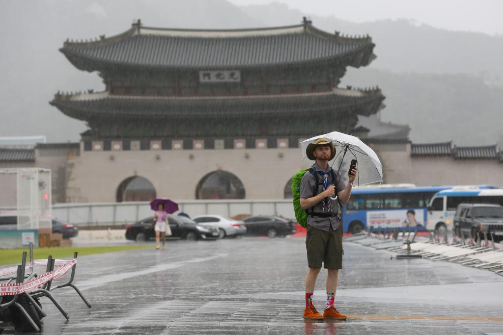 臺(tái)風(fēng)“卡努”來襲 韓國普降暴雨