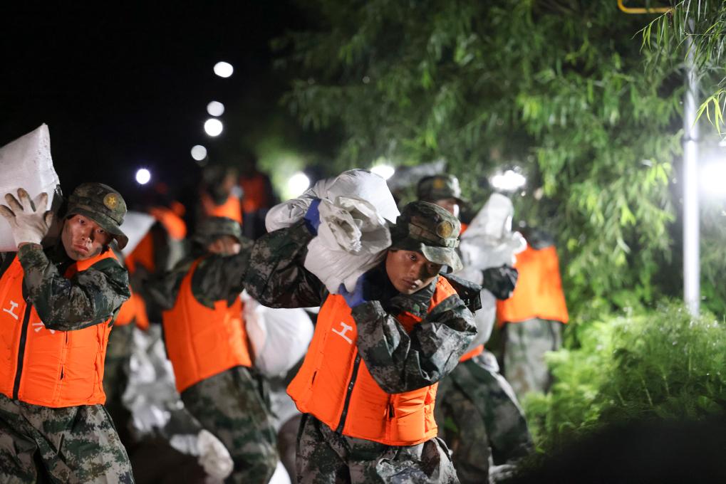 風雨中筑起鋼鐵長城——北部戰區陸軍任務部隊抗洪搶險救災記事