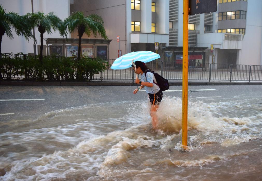 香港發出持續時間最長的黑色暴雨警告信號