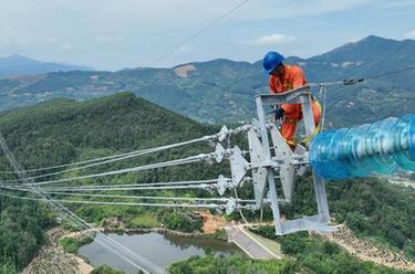 福建北電南送特高壓交流輸變電工程線路工程全線貫通