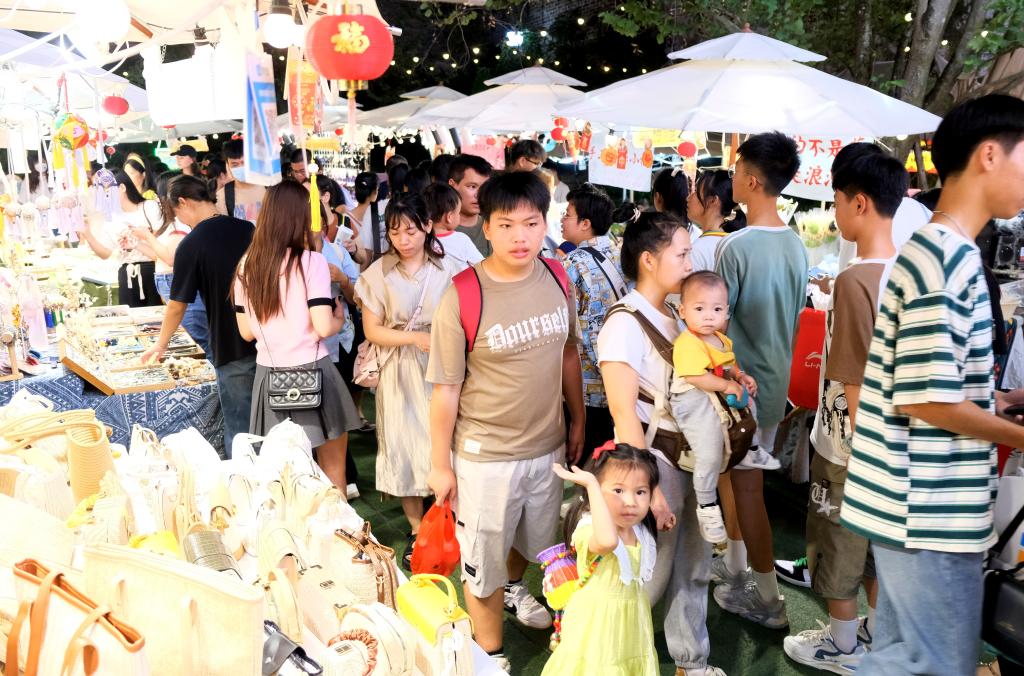 廣西南寧：假日帶火夜經(jīng)濟(jì)