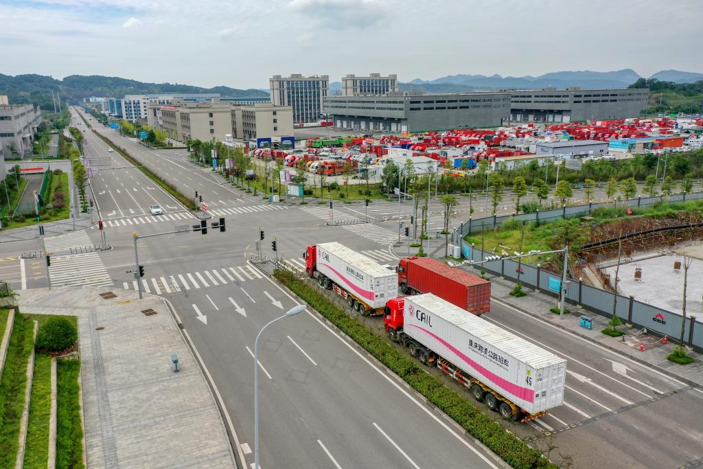 高質(zhì)量發(fā)展調(diào)研行丨西部陸海新通道跨境公路班車(chē)發(fā)運(yùn)車(chē)次同比上升72%