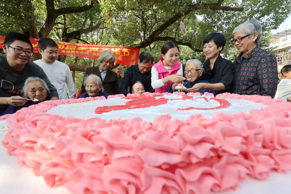 敬老愛(ài)老迎重陽(yáng)